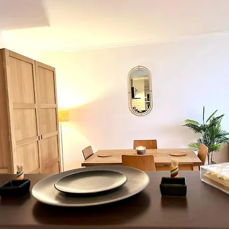 Apartment Champs Elysees-belle Terrasse, Luxueux Paris